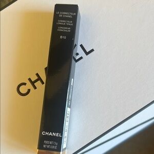 CHANEL Longwear Concealer B10 in Black Packaging